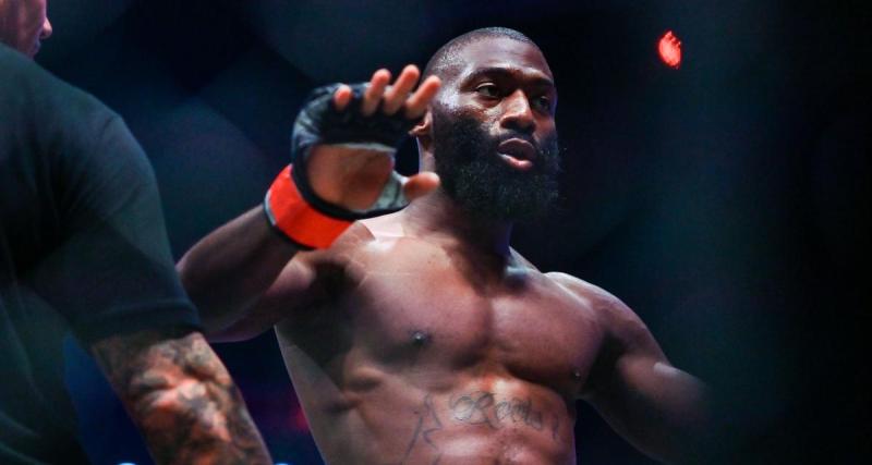  - MMA : Derek Anderson chambre méchamment Cédric Doumbè avant leur combat