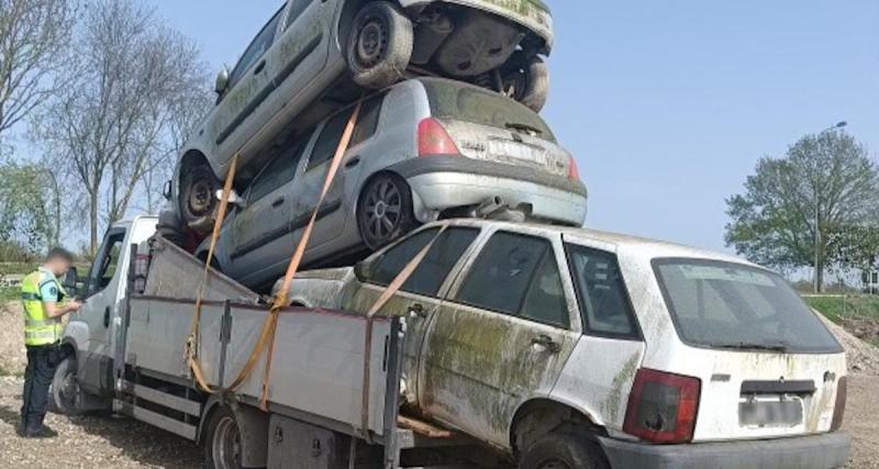  - L’automobiliste empile trois voitures dans sa remorque, la gendarmerie met fin aux pérégrinations de ce convoi clandestin