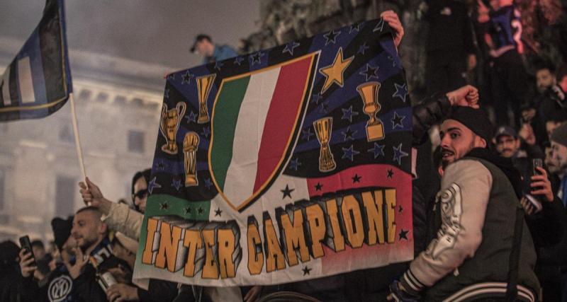  - Inter Milan : les supporters sortent le cercueil de l'AC Milan après le titre !
