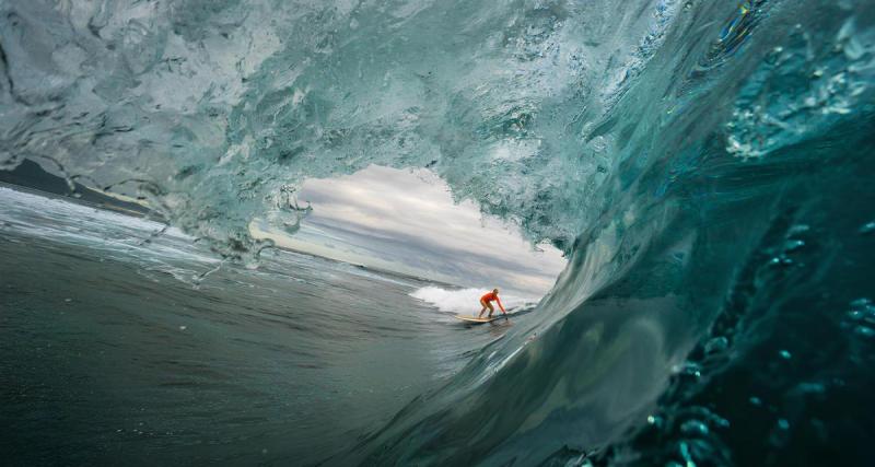  - VIDEO - À seulement 16 ans, elle fait sensation en surf