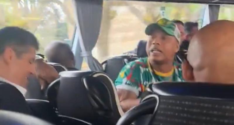  - Sénégal : la discussion hilarante entre El-Hadji Diouf et Laurent Blanc