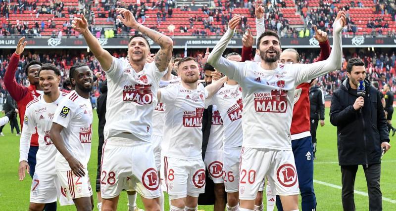  - Brest : de retour de Rennes, les Brestois accueillis en héros par leurs supporters