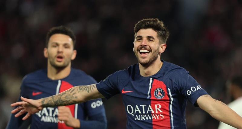  - PSG : le trophée Hexagoal remis après le match de Toulouse