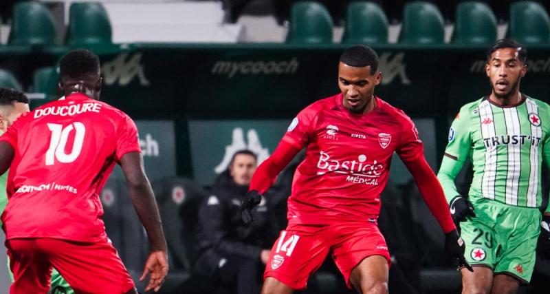  - Nîmes mène face au Red Star à la mi-temps