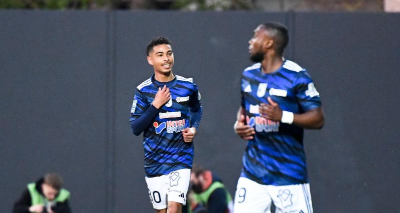  - Dunkerque devant Auxerre à la pause