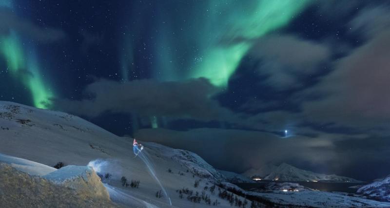  - VIDEO - Session snowboard magique sous les aurores boréales