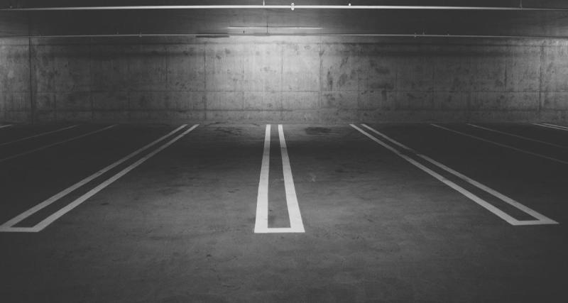  - Une place de parking vendue à un prix délirant crée la polémique