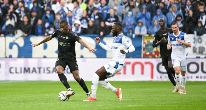  - À la pause, Auxerre domine le Paris FC et entrevoit la Ligue 1