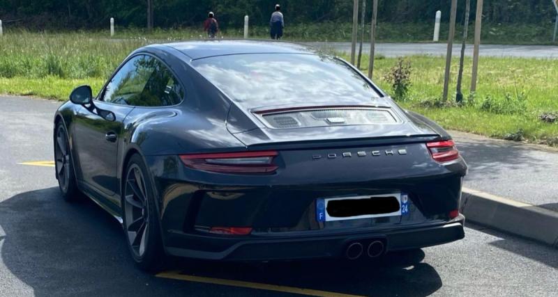  - À 145 km/h au lieu de 80, le chauffard dit au revoir à sa jolie Porsche