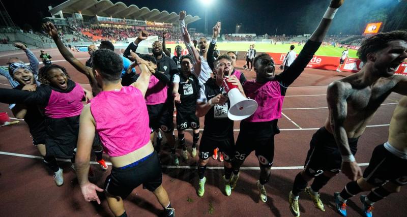  - Angers : les belles images de communion entre joueurs et supporters à Annecy