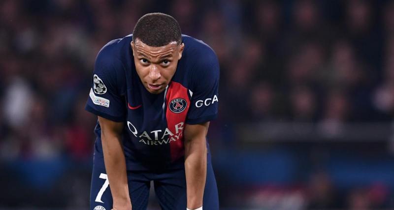  - PSG : des fans du Real Madrid célèbrent avec des écharpes de Mbappé