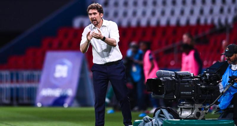 - PSG (F) : Jocelyn Prêcheur tacle le jeu défensif du Paris FC 