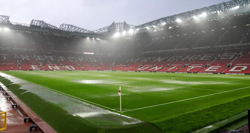  - Les images inquiétantes d'Old Trafford prenant l'eau