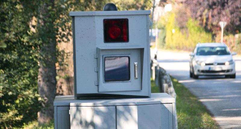  - Cet ado installe un faux radar devant chez lui, il veut faire ralentir les automobilistes qui roulent trop vite