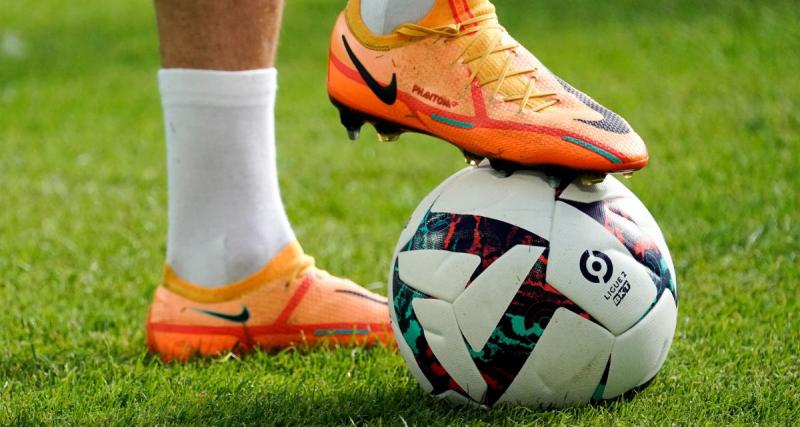  - N2 : un défenseur file en Ligue 2 (off)