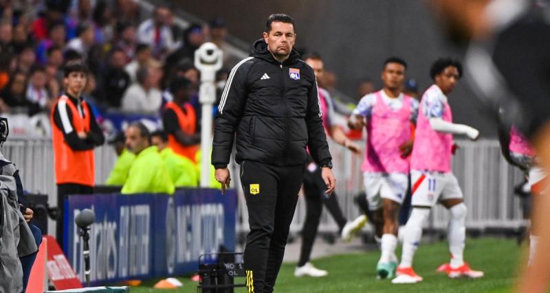 - OL : après la défaite contre le PSG, Pierre Sage présente ses excuses aux supporters 