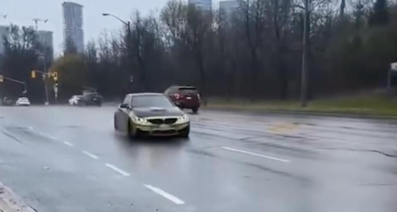  - VIDEO - Le conducteur de cette BMW bombarde sur une route détrempée, il finit dans le décor