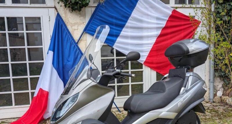  - L'iconique scooter de François Hollande vendu à un prix colossal lors d'une vente aux enchères