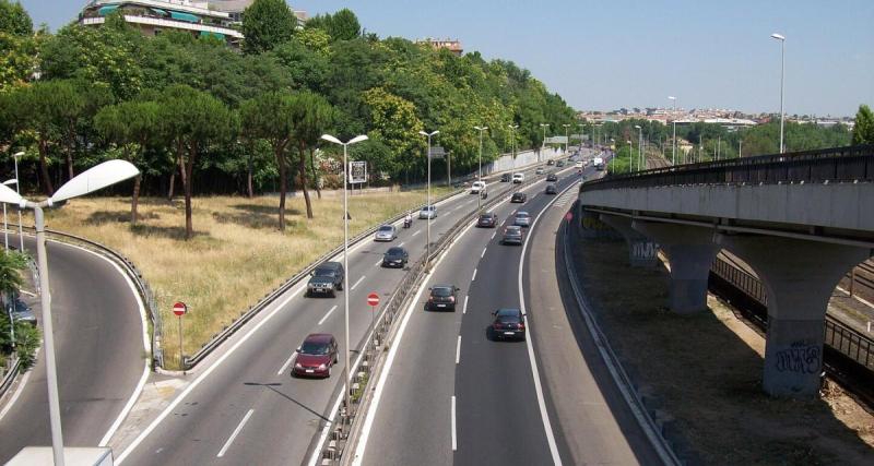  - Une mère abandonne sa fille sur le périphérique pour une raison lunaire