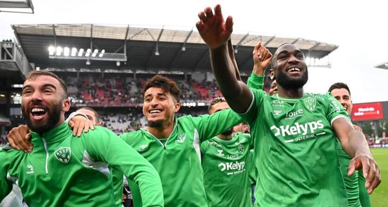  - ASSE : les magnifiques images de liesse des joueurs avec le peuple vert 