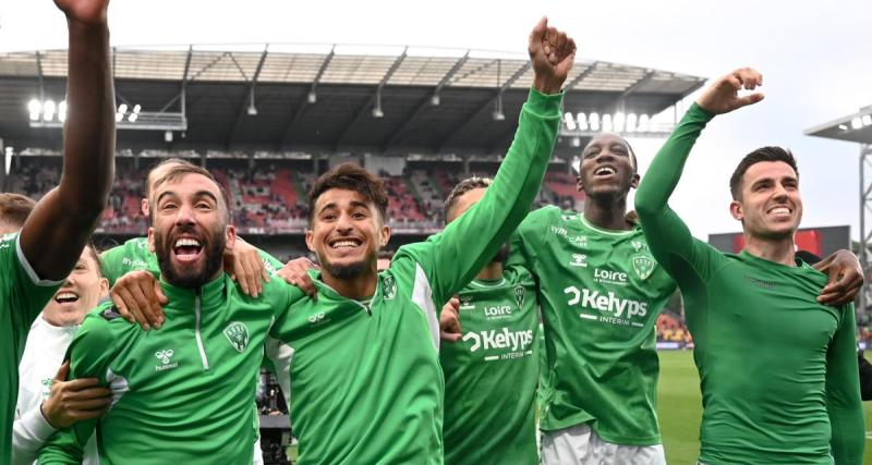  - ASSE : l'accueil complètement dingue reçu par les Verts à l'aéroport !