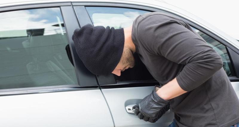  - Le voleur de voiture s’endort sur la banquette arrière, il est interpellé à son réveil