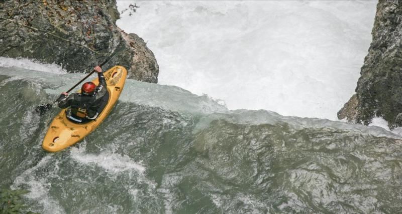  - Un saut de 40m en kayak : l'Exploit de Dane Jackson
