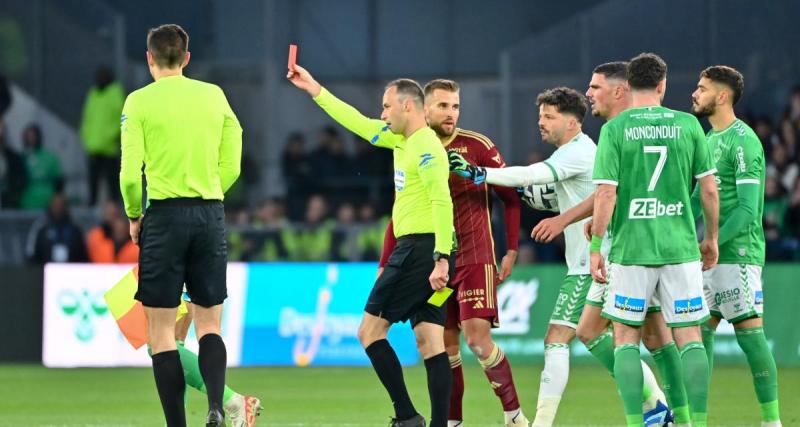  - Ligue 2 : 1275 cartons jaunes, 76 cartons rouges... le bilan disciplinaire de la saison 2023-2024