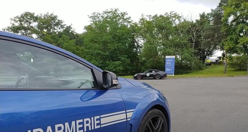  - L’automobiliste néerlandais est pris en excès de vitesse sur l’autoroute, les gendarmes lui retirent son permis de conduire