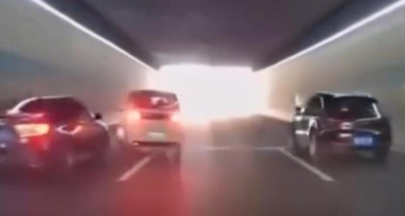  - VIDEO - Cet automobiliste perd totalement le contrôle à l'entrée du tunnel, il s’offre un sacré tour de manège improvisé