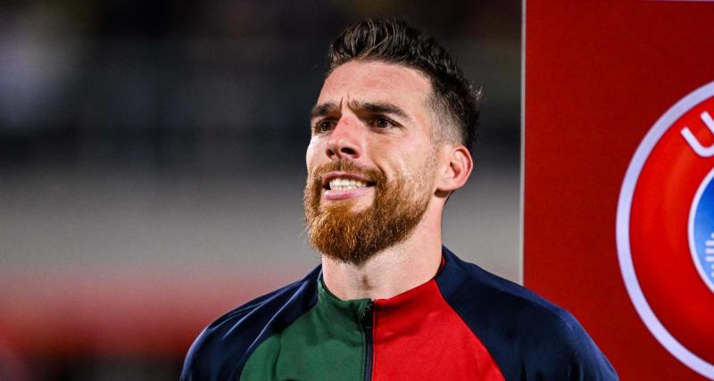 - Euro 2024 : scène lunaire à l'entraînement du Portugal, un gardien fauche un envahisseur de terrain