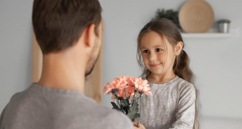  - Et si on offrait des fleurs à papa pour la fête des pères ? Non, ce n'est pas réservé qu'aux femmes !