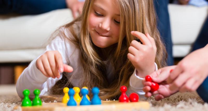  - Voici 5 jeux de société à mettre impérativement dans vos valises pour des vacances d'été en famille réussies !