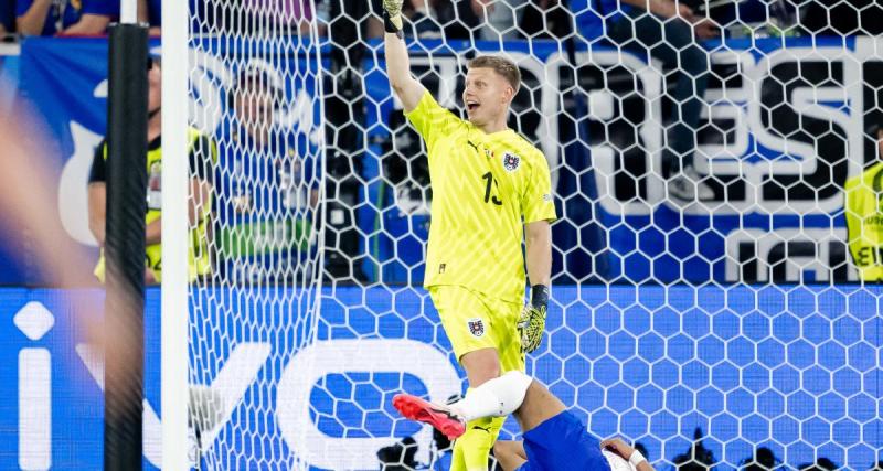  - Le gardien de l'Autriche découpe Mbappé pour son antijeu !