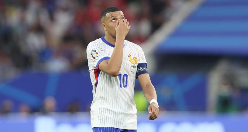  - Équipe de France : la première image de Mbappé avec son cachez-nez !