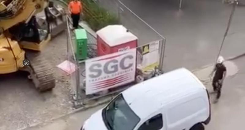  - VIDEO - Ce camionnette gêne devant la sortie d’un chantier, le problème est vite réglé