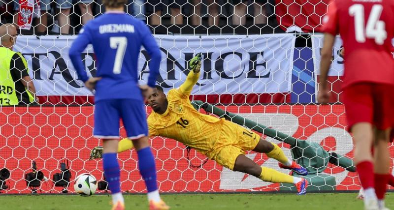  - France - Pologne : le tacle de Maignan après le penalty de Lewandowski
