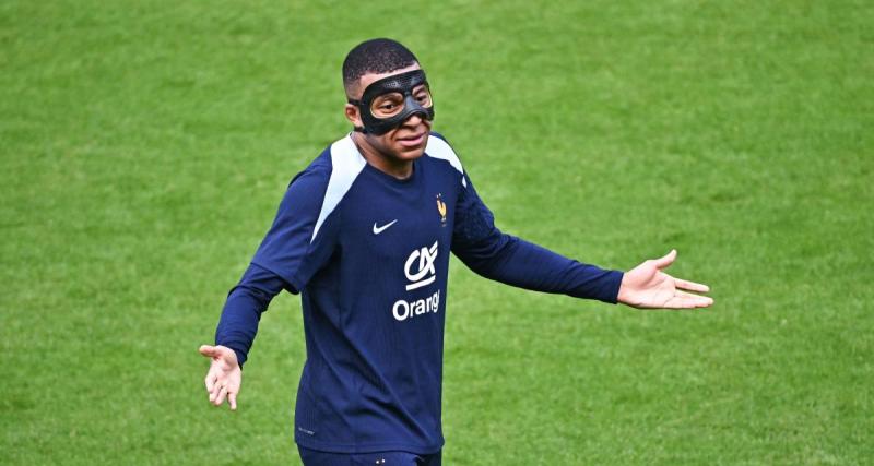  - Equipe de France : Mbappé s'affiche encore avec un nouveau masque à l'entraînement