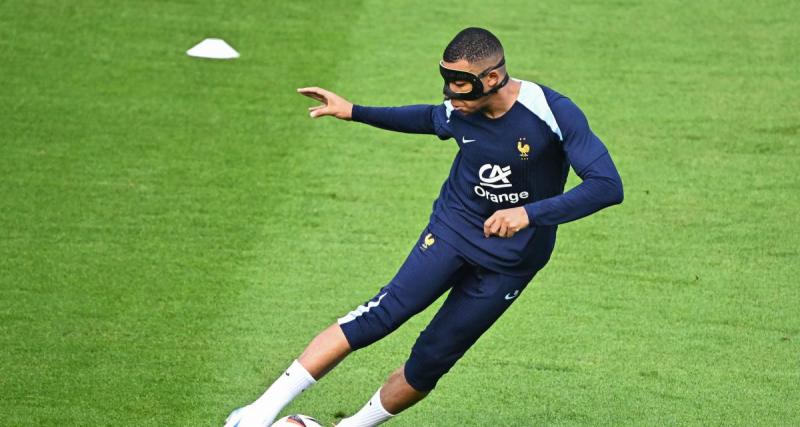  - Équipe de France : Kylian Mbappé avec un nouveau masque avant la Belgique