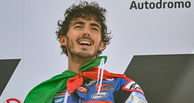  - Pecco Bagnaia salue le travail de son équipe à l'issue de la course sprint 