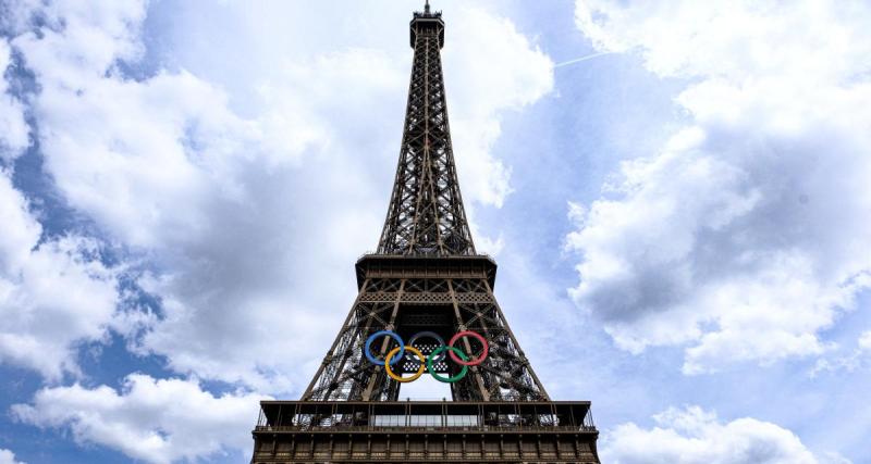  - PSG : le club dévoile son maillot extérieur en hommage à la Tour Eiffel