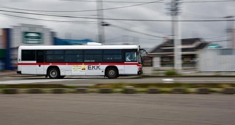  - Sous cocaïne, le chauffeur de bus scolaire regardait également des vidéos sur son téléphone…