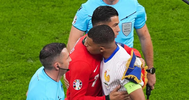  - Portugal - France : la belle photo de Mbappé avec les proches de Cristiano Ronaldo