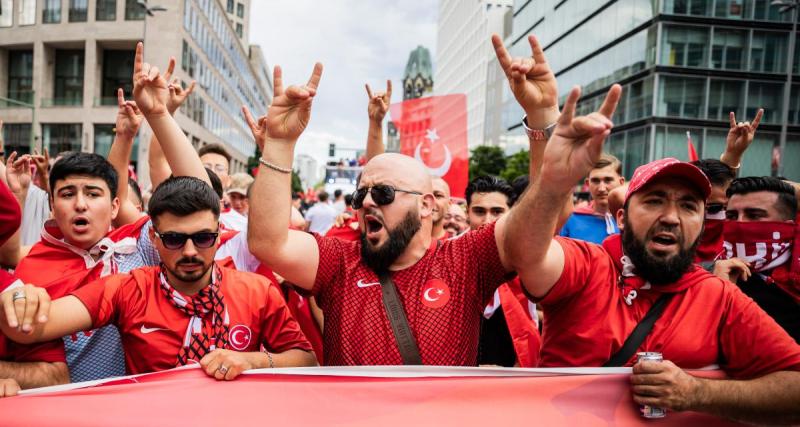  - Pays-Bas – Turquie : des supporters turcs font polémique, la police stoppe le cortège