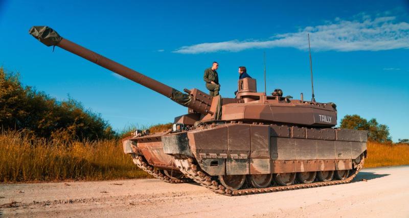  - Reportage : à bord du nouveau char Leclerc, le XLR