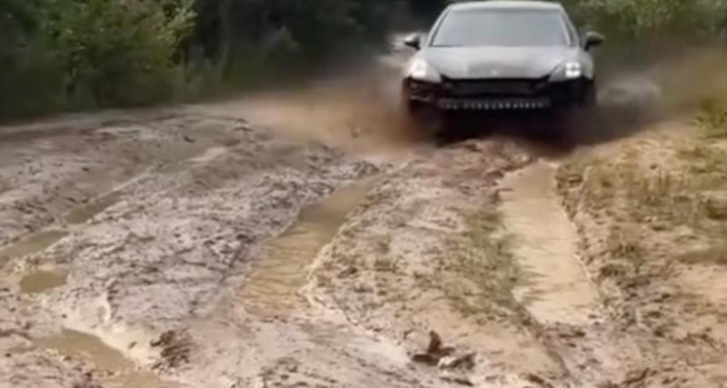  - VIDEO - Le conducteur de cette Porsche Panamera s’amuse en hors-piste, son bolide en paie les conséquences