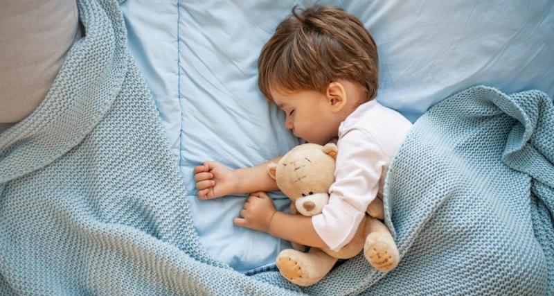  - Est-ce que les enfants dorment véritablement mieux la nuit quand ils arrêtent de faire la sieste ? Des experts nous répondent