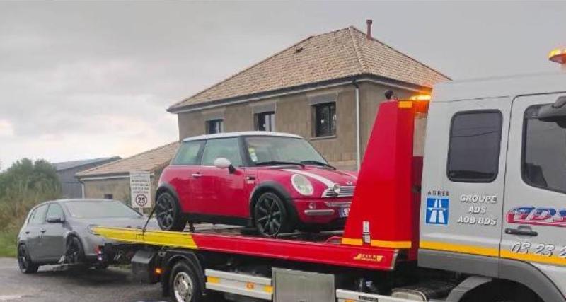  - Une Golf 6 et une Mini Cooper traversent un village de 180 habitants à plus de 145 km/h