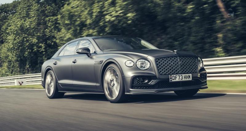  - La Bentley Flying Spur aura aussi droit à un V8 hybride rechargeable