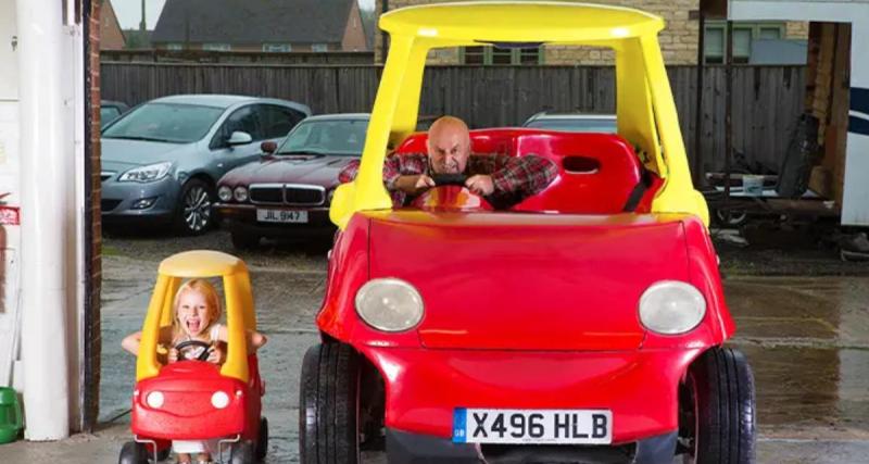  - Ces ingénieux mécanos’ ont reproduit la célèbre voiture de notre enfance en taille réelle et oui, c’est un record du monde